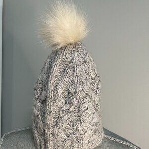 Banana Republic Womens Italian Yarn Marled Gray Pom Pom Hat EUC